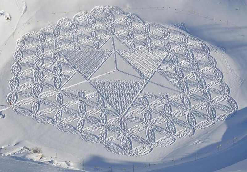 Illustration for article titled Art That's Made with Snow and Ice